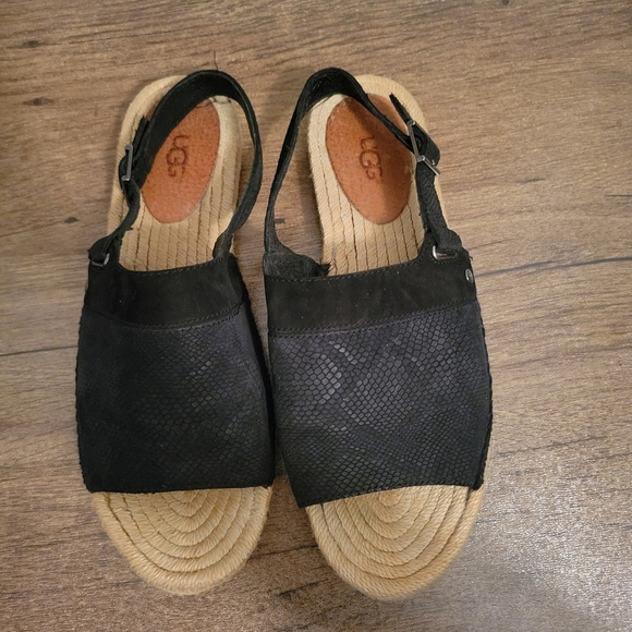 UGG Isadora Black Snakeskin Espadrille Sandals 8.5 | Resortwear, Cruise Dinner - Picture 2 of 4